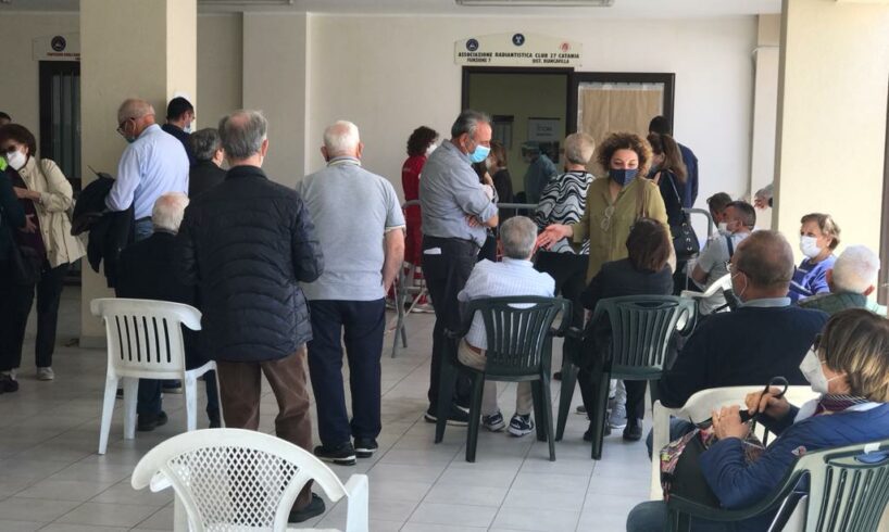Biancavilla, positivi in netto calo: -60 rispetto a ieri. Al Com oggi 209 vaccinati