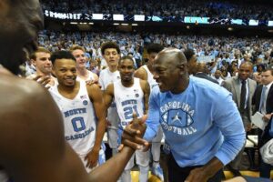 Basket, maglia di Michael Jordan venduta all’asta per 1,38 mln di dollari: indossata nel 1983