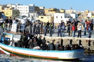 Migranti, a Lampedusa oltre 2 mila nelle ultime ore: hotspot al collasso