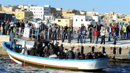 Migranti, a Lampedusa oltre 2 mila nelle ultime ore: hotspot al collasso