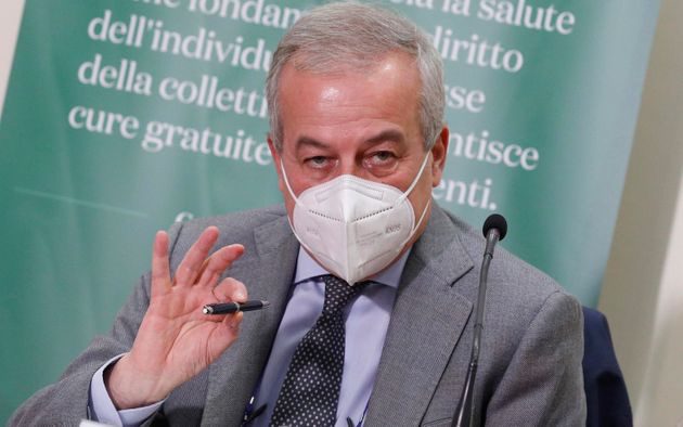 Vaccino, Locatelli fa lo 'sbugiardino' di Pfizer: “Richiamo a 42 giorni non inficia efficacia”