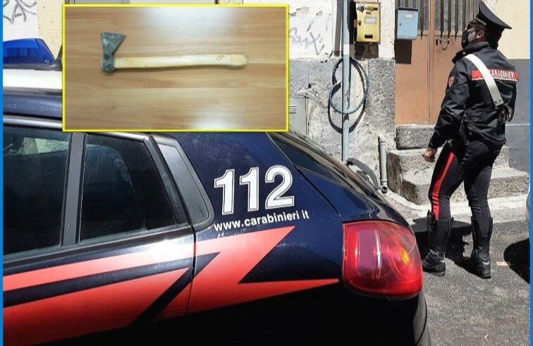 Catania, botte e minacce con l’ascia al compagno: denunciata 37enne vittima della droga