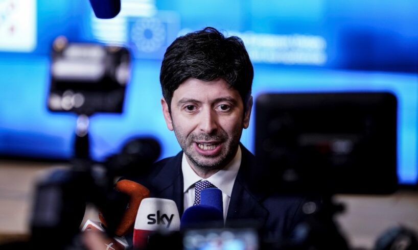 Covid, Speranza: “Allentare e poi superare il coprifuoco con dati in miglioramento”