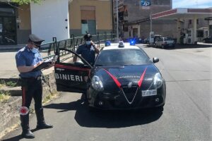 Maniace, 29enne ubriaco sperona auto con fuoristrada e tenta fuga alla vista dei carabinieri: denunciato