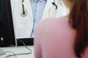 Giarre, violenza sessuale a una paziente: arresti domiciliari per un cardiologo 59enne