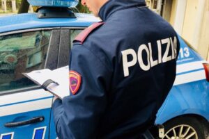 Adrano, in auto senza patente e senza assicurazione a forte velocità sulla SS. 284: denunciato 32enne recidivo