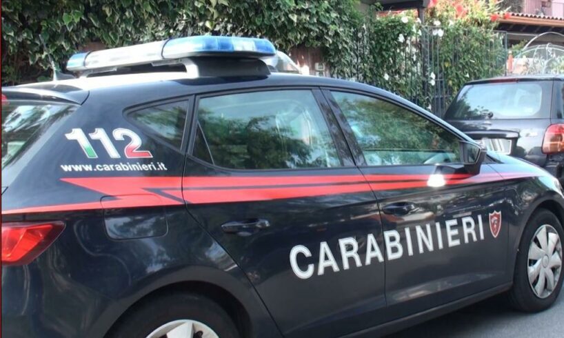 Palagonia, strattona militari che bloccano il figlio: arrestata donna di 41 anni