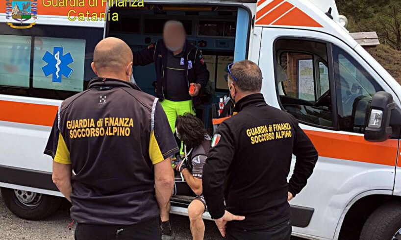 Ragalna, ciclista ferito alla spalla salvato dal Soccorso Alpino: all’interno della pista altomontana