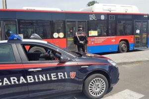 Catania, 46enne di Mascali lascia i domiciliari della comunità terapeutica e scappa al capolinea dei pullman: riacciuffato