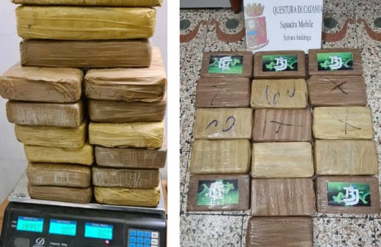 Catania, 18 kg di cocaina dentro le cassette di frutta: al casello dell’A18 arrestato corriere della droga calabrese