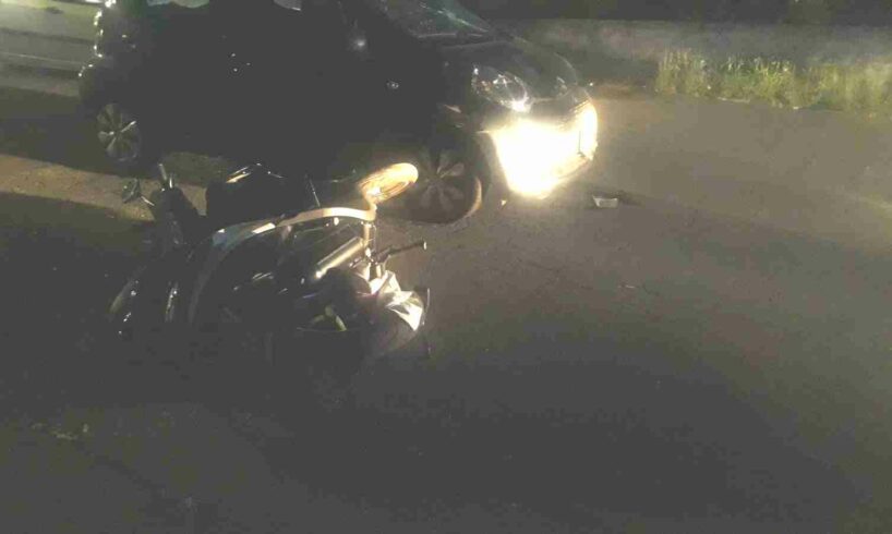 Paternò, auto si scontra con scooter in via delle Gemme: due ragazze in ospedale
