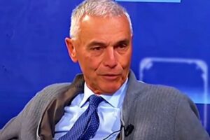 Covid, Palù: “Rischio basso per la fascia 12-15 anni ma è importante vaccinare tutti. Probabile terza dose”