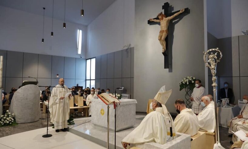 Biancavilla, Spartiviale in festa per la nuova chiesa del SS. Salvatore: e Padre Verzì ricorda Vera e Vincenza le parrocchiane morte di covid