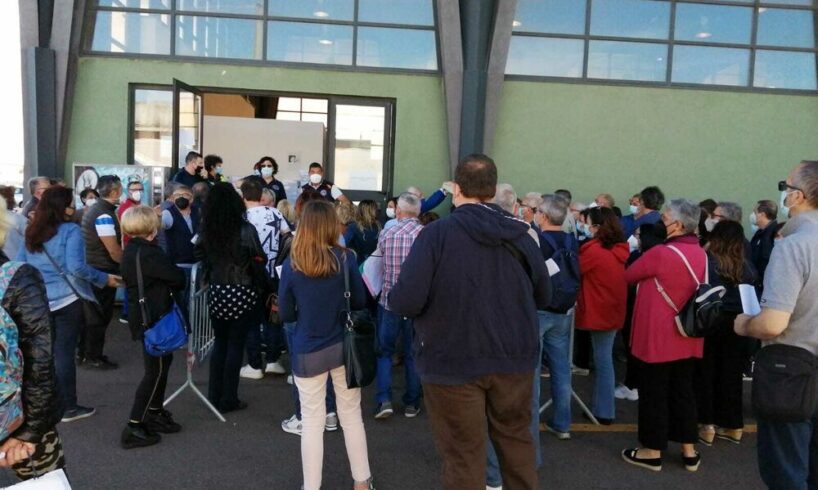 Vaccini, 3 giorni di ‘Porte aperte’ per gli over 18: con AstraZeneca