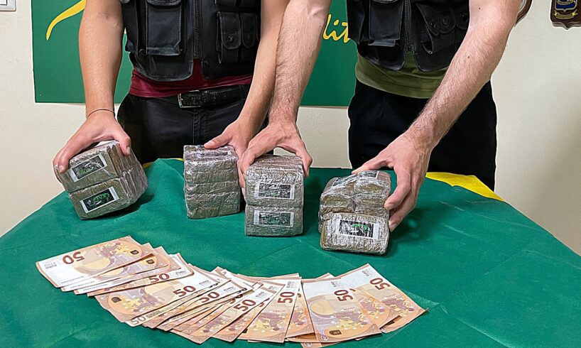Catania, in auto con 4 kg di marijuana ‘skunk’: arrestato 60enne siracusano