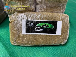 Catania, in auto con 4 kg di marijuana ‘skunk’: arrestato 60enne siracusano