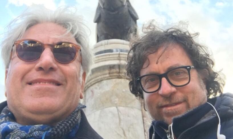 Covid, il fotografo Fabrizio Villa: “Ho fatto il vaccino”. Il fratello Davide morì dopo l’inoculazione