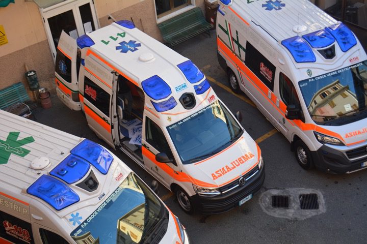 Covid, controlli dei Nas su 1300 ambulanze: sequestri a Catania e Caltagirone