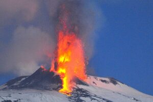 Etna, il fianco orientale scivola verso est: studio internazionale sulle faglie della Pernicana