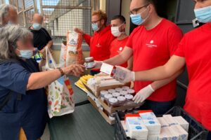 Catania, ai ‘senza dimora’ kit anticovid della Caritas: sabato 12 all’Help Center