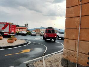 Bronte, la pioggia rischia di allagare il Pronto Soccorso: intervento di operatori e Vigili del Fuoco