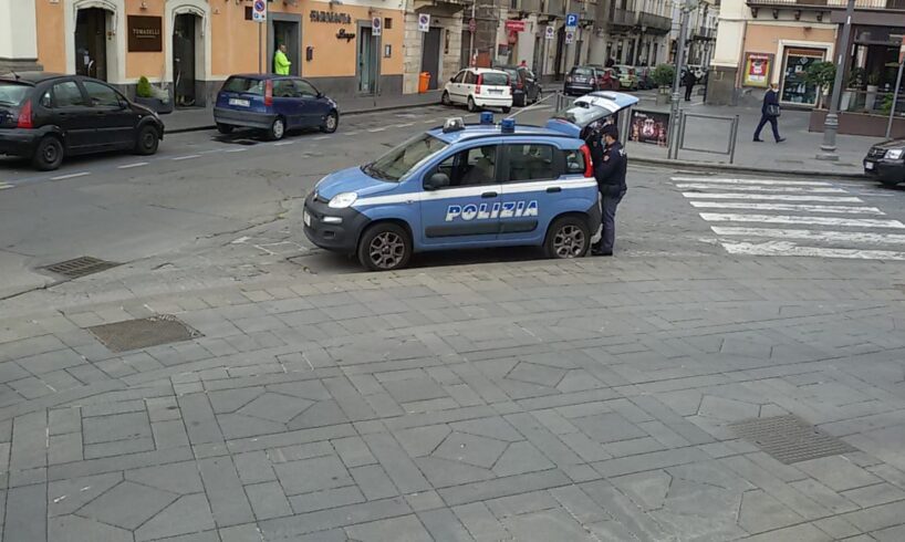 Adrano, 22enne positivo al covid viola l’isolamento fiduciario e va in commissariato: denunciato