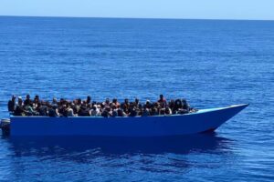Lampedusa, riprendono gli sbarchi: in 113 hanno raggiunto l’isola