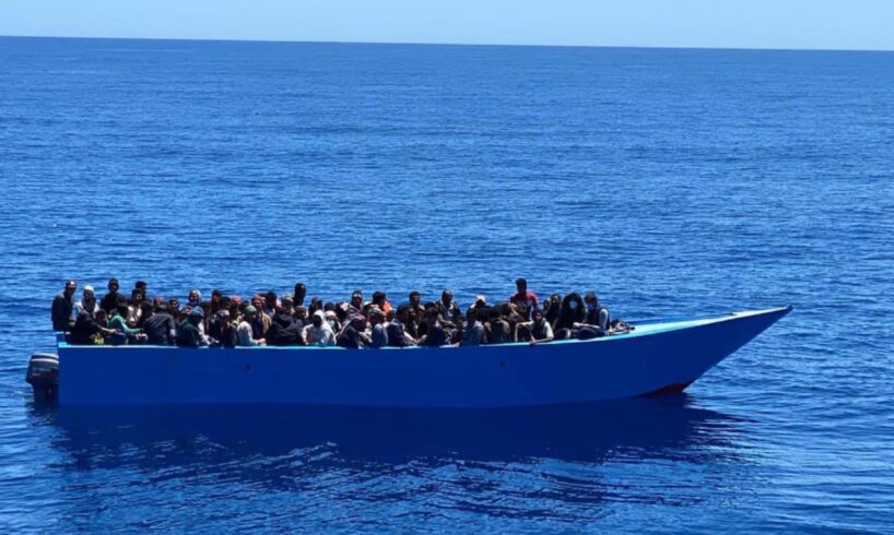 Lampedusa, riprendono gli sbarchi: in 113 hanno raggiunto l’isola