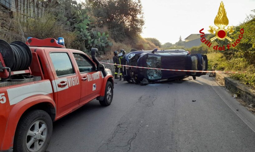 Catania, incidente tra due auto sullo Stradale Cardinale: in salvo i conducenti