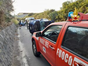 Catania, incidente tra due auto sullo Stradale Cardinale: in salvo i conducenti