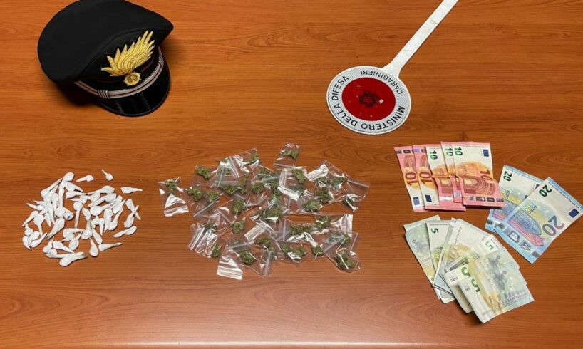 Misterbianco, spacciatore 20enne offre droga a carabiniere in borghese: arrestato in flagranza