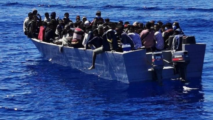 Covid, trovata variante Delta su 10 migranti sbarcati a Lampedusa: tutti asintomatici
