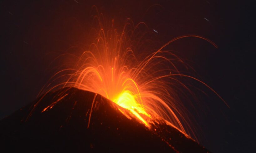 Etna, nella notte fontana di lava dal cratere di sud-est: il fenomeno è durato 45 minuti