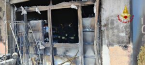 Mascalucia, incendio in un supermercato di via Alcide De Gasperi: intervento dei Vigili del Fuoco evita il peggio