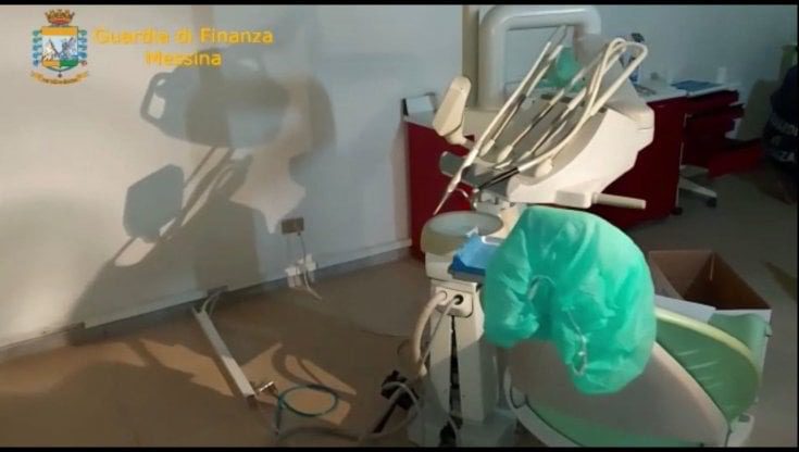 Panettiere messinese faceva il dentista da due anni: platea di clienti attratta dai prezzi bassi