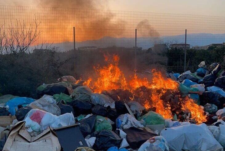 Belpasso, Caserta (M5S) dopo incendio di sterpaglie e rifiuti in c.da Vignale: “Amministrazione intervenga”