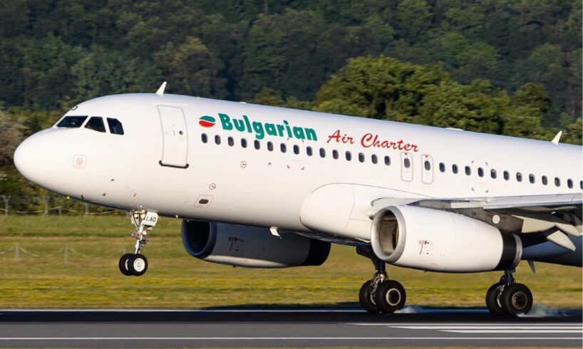 Catania, atterraggio d’emergenza per aereo in avaria: a bordo 34 poliziotti e otto migranti