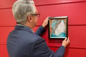 Quadro dipinto da David Bowie venduto per oltre 100 mila dollari: è stato trovato in una discarica in Canada