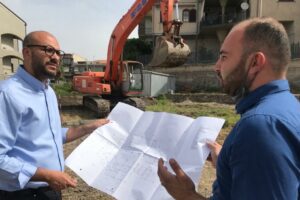 Biancavilla, si realizza nuova scuola materna nel Viale dei Fiori: sindaco e assessore consegnano lavori