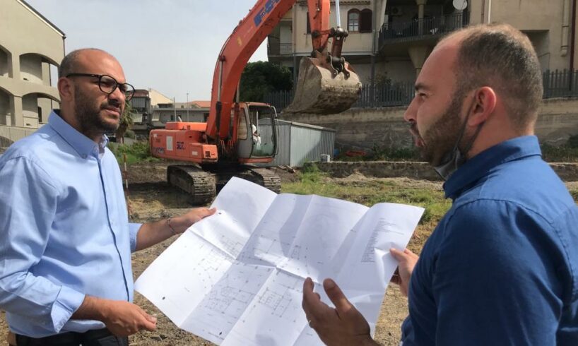 Biancavilla, si realizza nuova scuola materna nel Viale dei Fiori: sindaco e assessore consegnano lavori