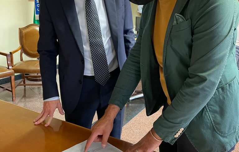 Ragalna, rifacimento della strada di Scalilli: ass. Falcone accoglie indicazioni dei consiglieri Di Caro e Motta