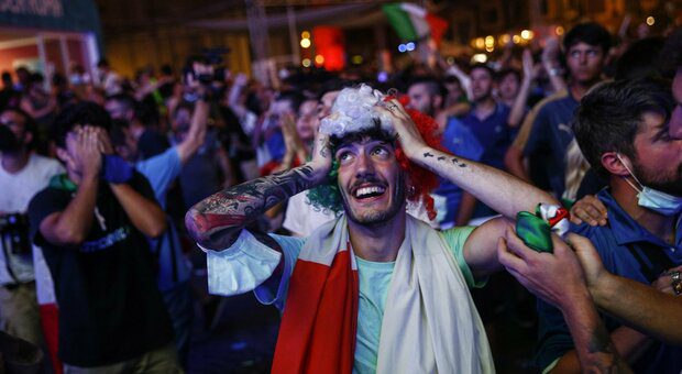Calcio, l’Italia di Mancini fa dimenticare il lockdown: anche a Catania e Palermo tifosi in piazza a far festa