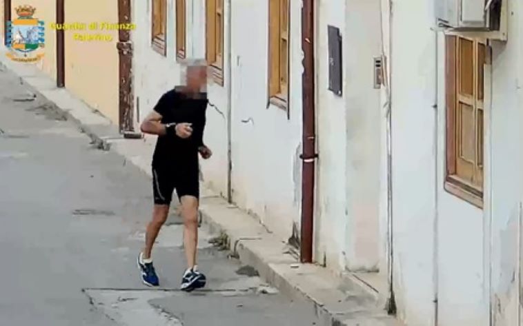 Palermo, i nuovi furbetti del cartellino in pantaloncini e infradito: 28 misure cautelari, oltre mille casi in tre mesi
