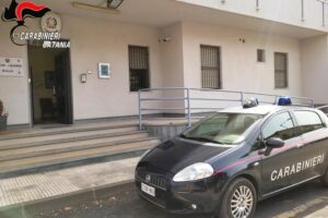 Mascali, calci e pugni alla madre per comprare il telefonino nuovo: “Brucio la casa”. Arrestato 23enne