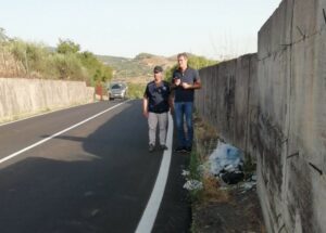 Bronte, individuati e multati 6 zozzoni che gettano rifiuti. Il vice sindaco: “Pronti a denunciare chi sporca il Simeto”
