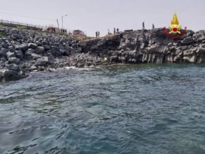 Catania, corpo senza vita di una donna recuperato in mare dai Vigili del Fuoco: nei pressi di Piazza Europa