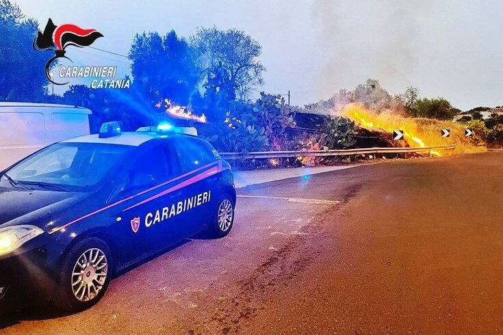 Militello Val di Catania, smascherato il piromane: 54enne denunciato per incendio doloso