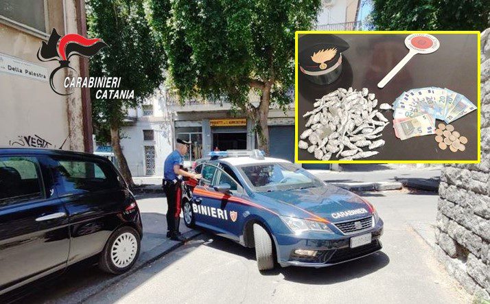 Paternò, due pusher tentano fuga a bordo di uno scooter: arrestati, uno è di Belpasso