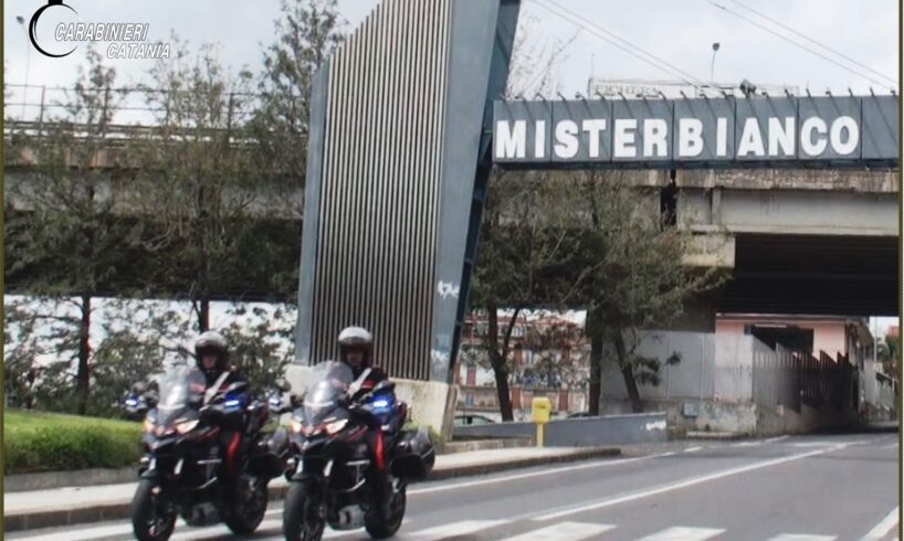 Misterbianco, 37enne gelosissimo prende a calci la compagna: la suocera dà l’allarme e lo fa arrestare