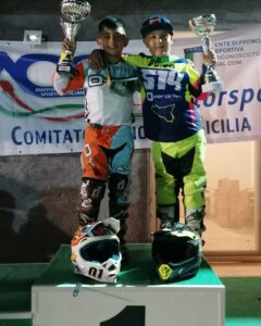 Adrano, il campioncino di motocross vince anche in notturna: Vincenzo Puleo festeggiato da parenti e tifosi